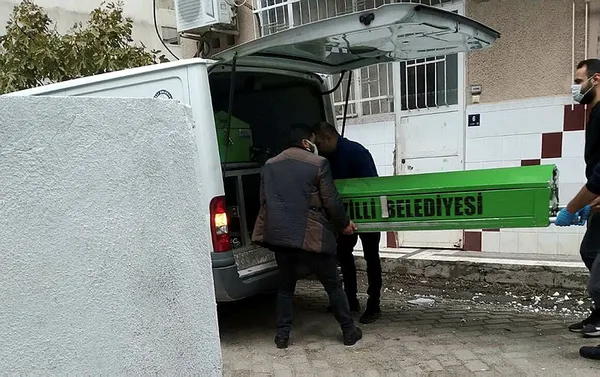 aydinda-korkunc-olum-70-yasindaki-adamin-elleri-arkadan-bagli-tavana-asili-cesedi-bulundu-1701708795254.jpg Aydın’da korkunç ölüm! 70 yaşındaki adamın elleri arkadan bağlı tavana asılı cesedi bulundu - 5