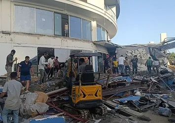Antalya'da otel inşaatında balkon çöktü! Büyük panik