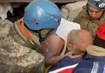Enkazdan 3 gün sonra kurtarılan Soner amca yaşadığı felaketi anlattı: Hatice'mi bırakmak istemedim