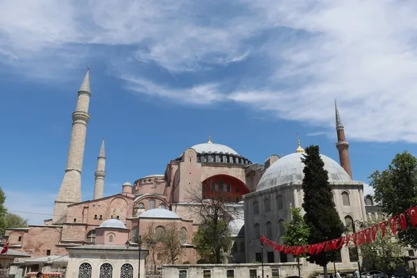 Kadir Gecesi öncesi Ayasofya Camii'ne 87 yıl sonra ilk mahya asıldı | "La ilahe illallah yazıyor - 1
