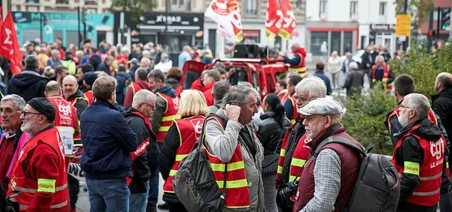 Fransa’da meslek gruplarının grevi büyüyor! Pankartlarla sokaklara indiler
