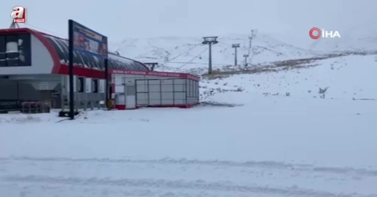 Erciyes güne beyaz örtüyle uyandı