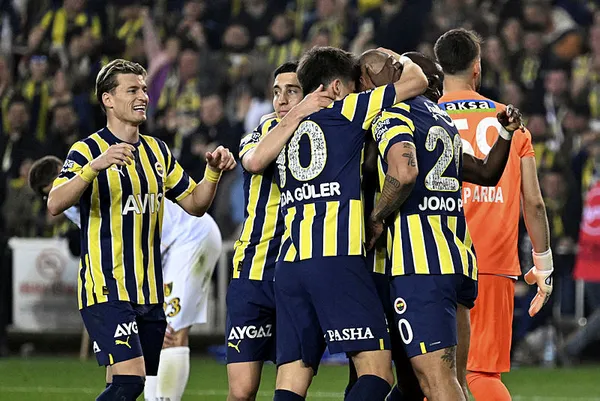 Fenerbahçe evinde yıkıldı! Fenerbahçe 3-3 İstanbulspor MAÇ SONUCU