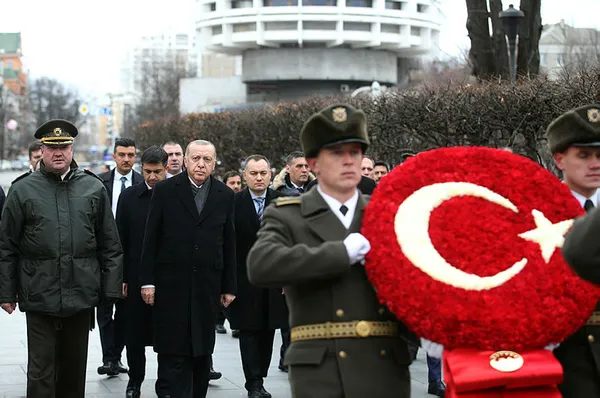 Son dakika: Başkan Erdoğan, Vladimir Zelenskiy tarafından resmi törenle karşılandı - 4