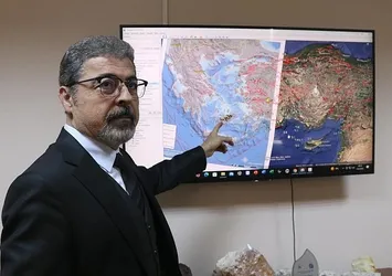 Ege'deki depremler onun göstergesi! Uzman isimden dikkat çeken uyarı: Bu bölgelerde tsunami riski...