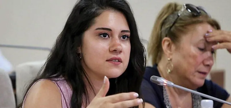 CHP'Lİ MECLİS ÜYESİ KÜFÜR MAKİNESİ ÇIKTI! DİLA KOYURGA'NIN KÜFÜRLÜ TWEETLERİ SAYMAKLA BİTMİYOR