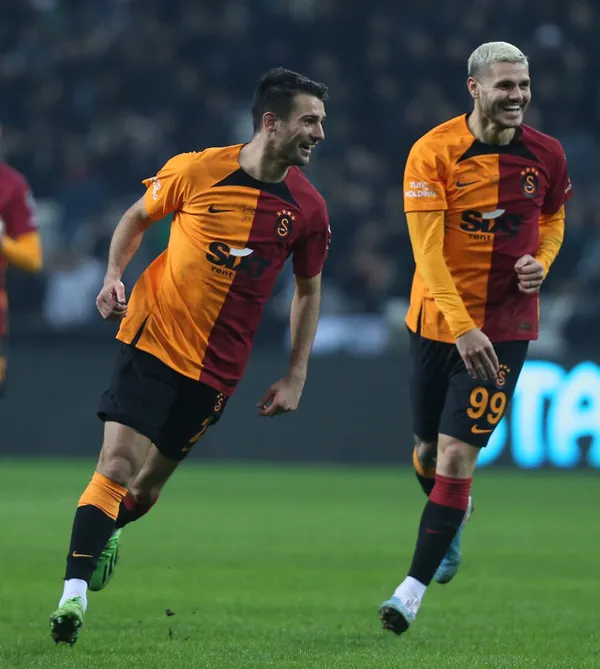 galatasaray-giresunda-seriye-bagladi-rekor-gecesi-super-ligde-galibiyet-serisi-10a-cikti-1674931299250.jpg Galatasaray Giresun'da seriye bağladı! Rekor gecesi: Süper Lig'de galibiyet serisi 10'a çıktı! - 3