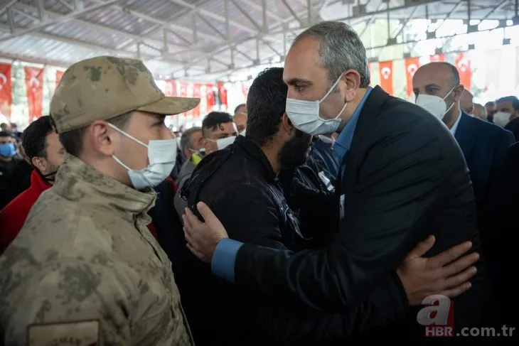 Şehit Uzman Çavuş Savaş Dinç’e son veda! Yürek yakan anlar: Babasını asker selamıyla uğurladı