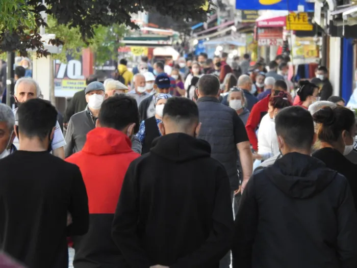 Bulgarların akın ettiği Edirne'de cadde doldu taştı! Adım atacak yer kalmadı - 6