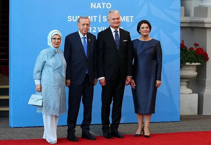 NATO liderleri ve eşleri akşam yemeğinde! Başkan Erdoğan ve eşi Emine Erdoğan da katıldı
