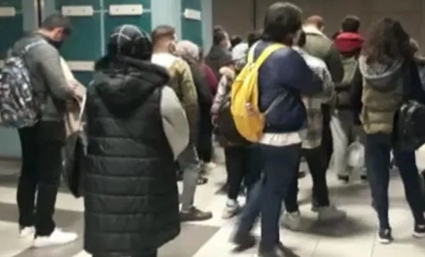 İstanbul’da ulaşım sıkıntısı büyüyor! Vatandaşlar yolda kaldı