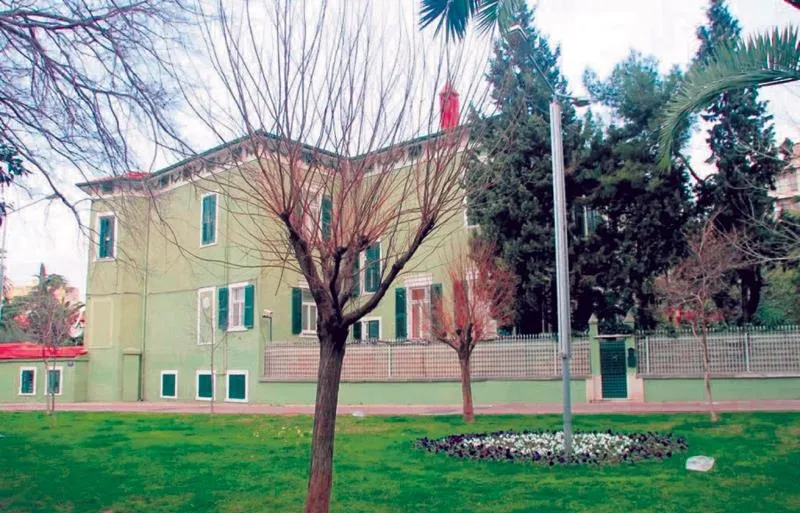 Gülen için tarihi bir köşk almış! - 1