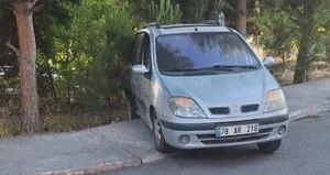Karabük’te okul servisi ile otomobil çarpıştı: 3 yaralı