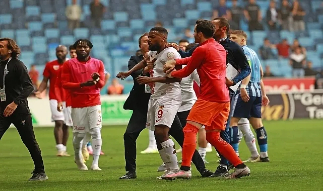 9-super-lig-kulubu-pfdkya-sevk-edildi-galatasaray-fenerbahce-besiktas-1713286498869.jpg 9 Süper Lig kulübü PFDK’ya sevk edildi! Galatasaray, Fenerbahçe, Beşiktaş... - 4