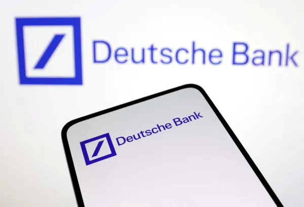 Deutsche Bank’ın riski arttı hisseler çakıldı