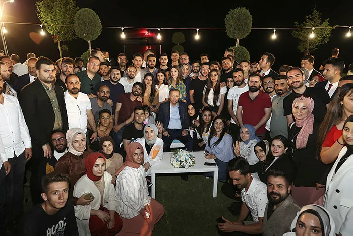Başkan Erdoğan, gençlerle Van’da bir araya geldi: Kılıçdaroğlu kasımda seçim yok! Sen aday mısın değil misin... - 3