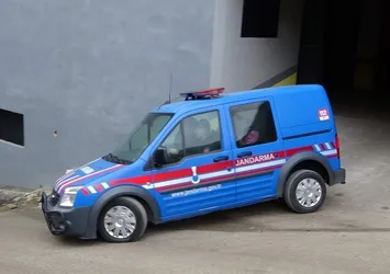 Çocuklarını görmeye gitti dehşeti yaşadı! Eski eşinin erkek arkadaşı bıçakladı