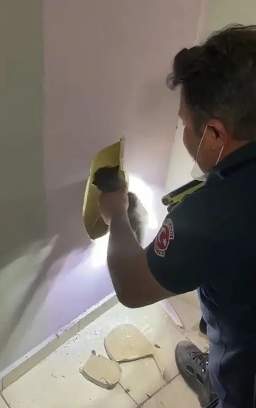 Son dakika | Duvardan sesler geliyordu! Ekipler kırınca gerçek ortaya çıktı - 1