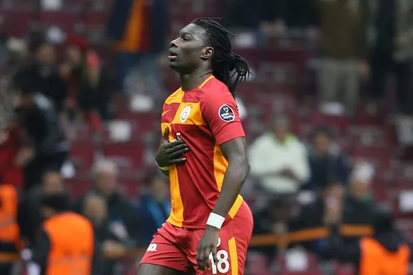 1643729182089.jpg Galatasaray'ın yeni transferi Bafetimbi Gomis İstanbul'da! İşte Gomis'in alacağı ücret... - 3