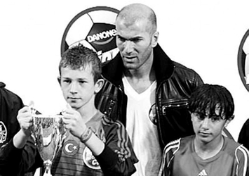Zidane'ın elinden ödül alan Murat Hocaoğlu Altınordu'da!