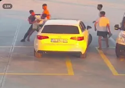 Kuşadası'nda yol verme tartışması akaryakıt istasyonunda kavgaya dönüştü: O anlar kamerada