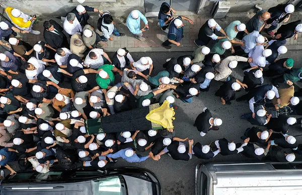 Son dakika: Ömer Tuğrul İnançer’e son veda! Cenazesi omuzlarda taşındı