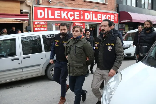 fare-zehri-icerek-intihara-tesebbus-etmisti-tugce-canin-katil-zanlisi-adliyeye-sevk-edildi-1673960167170.jpg Fare zehri içerek intihara teşebbüs etmişti! Tuğçe Can’ın katil zanlısı adliyeye sevk edildi! - 5
