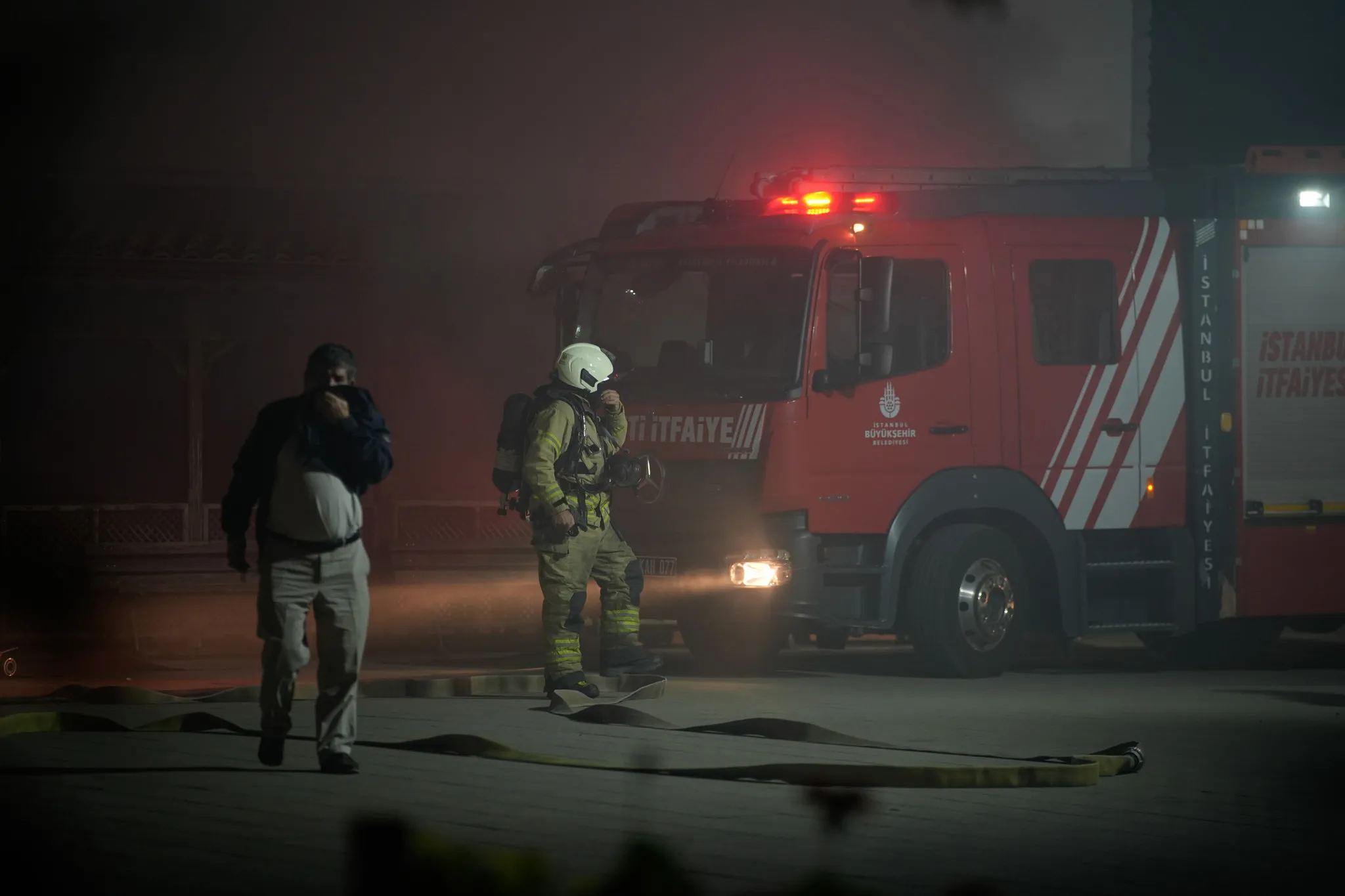 Pendik'te Velibaba Yeni Camisi depo yangını