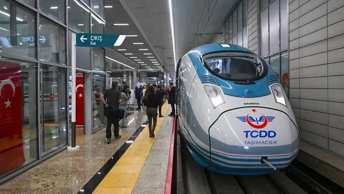 Tren biletlerinde emeklilere yüzde 10 indirim! Binlerce kişi faydalandı - 1