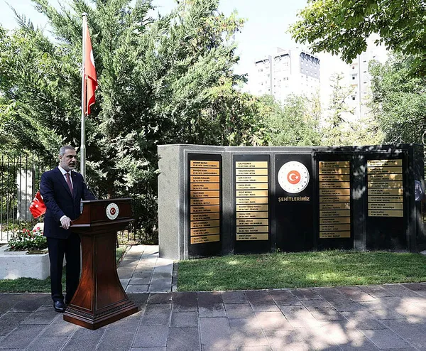 disisleri-bakani-hakan-fidandan-14-buyukelciler-konferansinda-onemli-aciklamalar-turkiyesiz-kuresel-bir-aktor-1691396518718.jpg Dışişleri Bakanı Hakan Fidan'dan 14. Büyükelçiler Konferansı'nda önemli açıklamalar: Türkiye'siz küresel bir aktör olamaz - 6