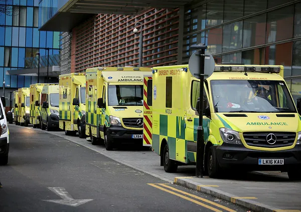 Son dakika: İngiltere’de günlük Kovid-19 vaka sayısı ilk kez 60 bini geçti