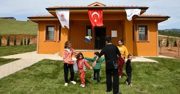 Afetzedelerin akıllı ev mutluluğu! Rekor sürede tamamlandı: Allah devletimizden razı olsun
