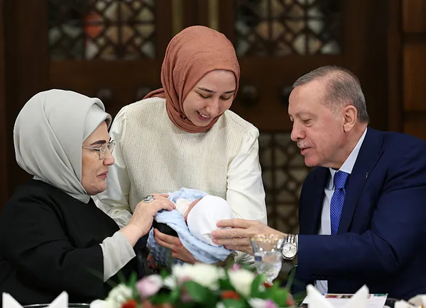 baskan-erdogan-sehit-aileleri-ile-iftar-programinda-konustu-85-milyon-tek-yurek-tek-bilek-1710193850169.jpg Başkan Erdoğan "Şehit Aileleri ile İftar" programında konuştu: 85 milyon tek yürek tek bilek! - 2
