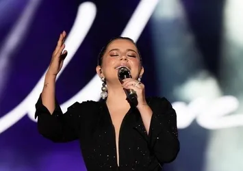 Ünlü şarkıcı Merve Özbey yetim kız çocuklarını okutacak!