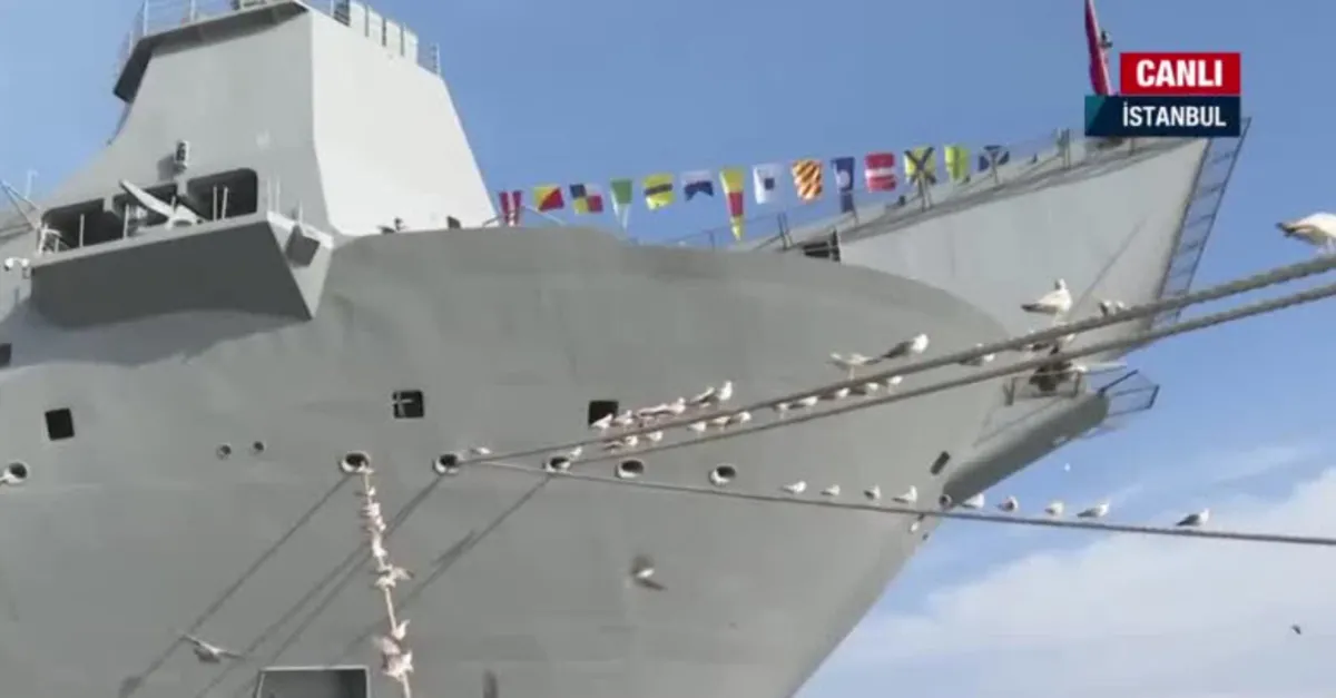 TCG Anadolu yeniden Sarayburnu’nda