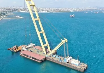 Batık gemi 2 yıl sonra sudan çıkarıldı