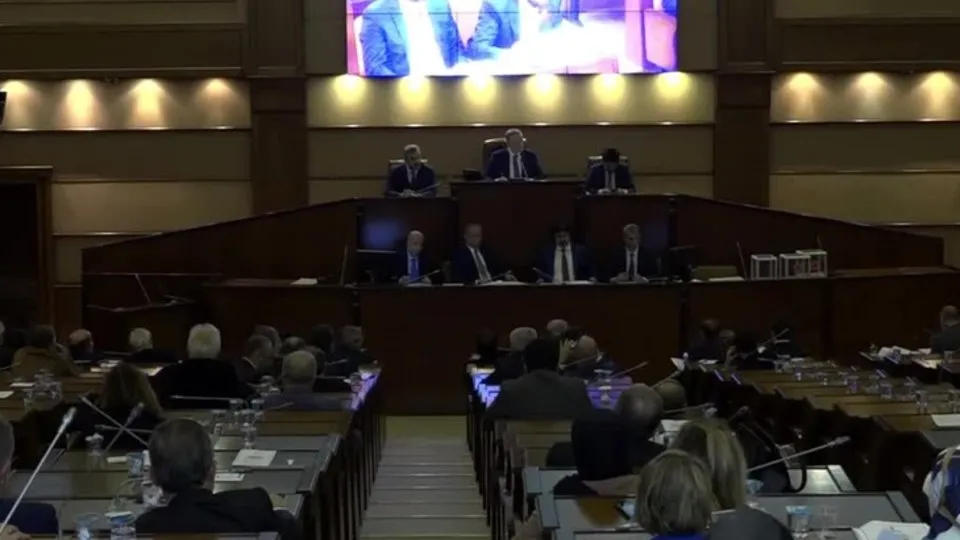 Suya indirim istemeyen CHP, karar kabul edilince ben yaptım dedi