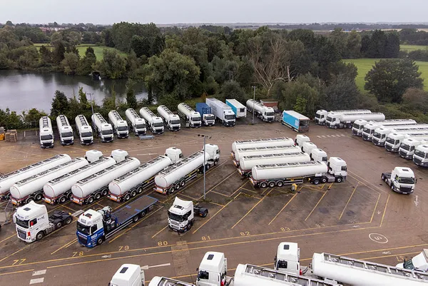 İngiltere yeni tır şoförlerine geçici vize verecek! Yakıt krizi sonrasında son dakika kararı! Yılda 40 bin sterlin kazanacaklar