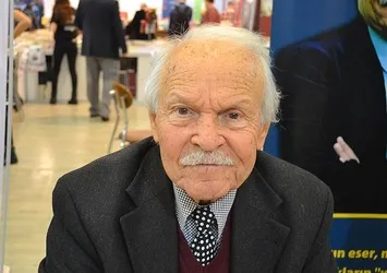 Ünlü yazar Muzaffer İzgü hastaneye kaldırıldı