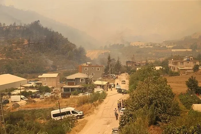 Türkiye tarihinin en büyük filosu sahada! Orman yangınlarıyla mücadelede devlet seferber
