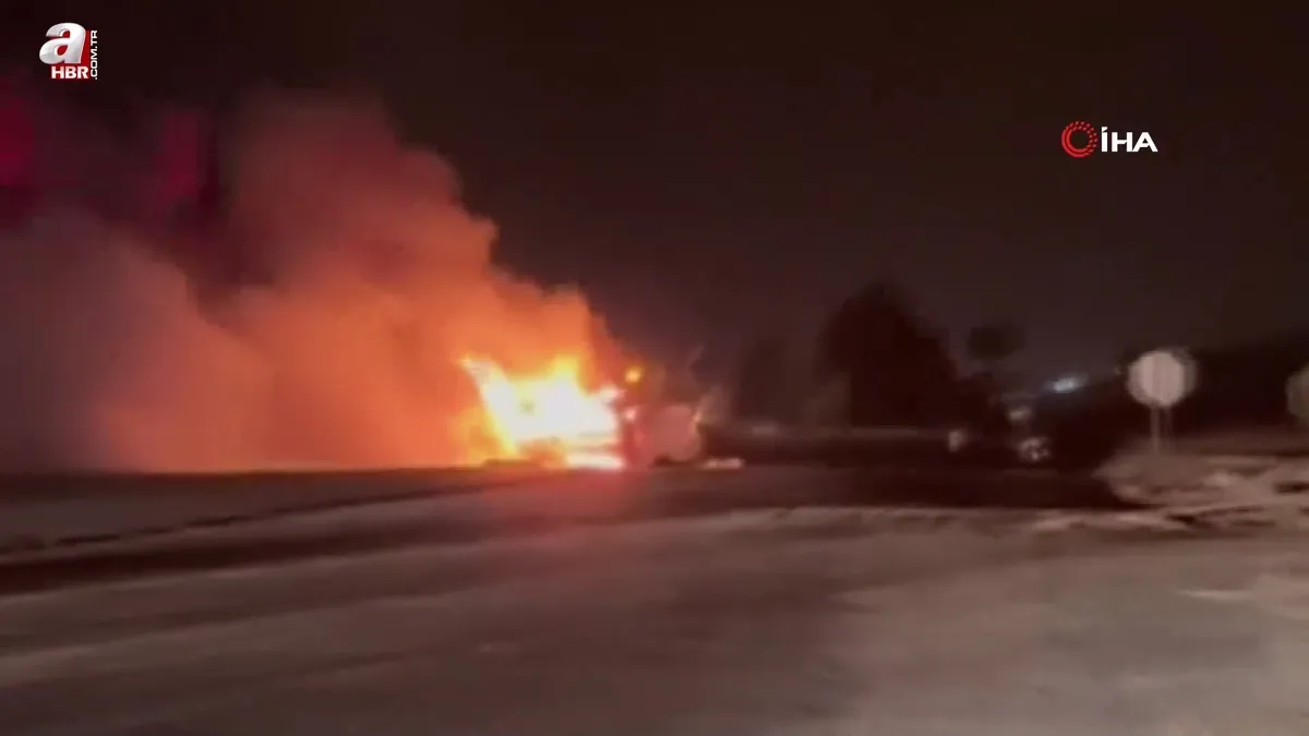Seyir halindeyken alevlere teslim olan araç demir yığını haline geldi