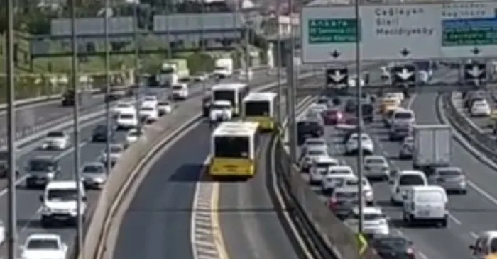 Son dakika: İstanbulluların metrobüs çilesi bitmiyor! Yine yolda kaldı - 1