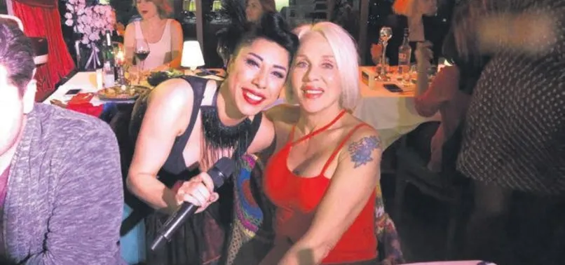 Billur Kalkavan, Jeyan Büyükburç'un sevilen şarkılarıyla kurtlarını döktü