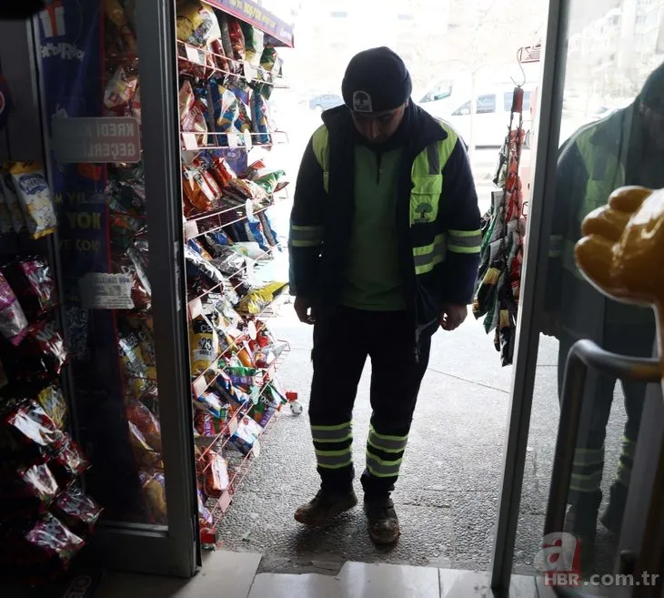 Gaziantep’te ‘market kirlenmesin’ diye çamurlu ayakkabılarını kapıda bırakıp alışveriş yaptı: Vicdanım rahat etmedi