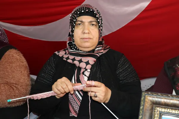 Diyarbakır anneleri depremzedeler için atkı ve bere örüyor - 3