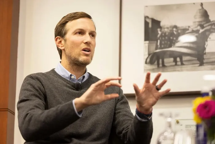 gazzelilere-tehcir-teklifi-meger-ilk-fikir-trumpin-damadindan-cikmis-sozleri-ofke-yaratti-1737965948981.jpg Jared Kushner (Harvard Üniversitesi)