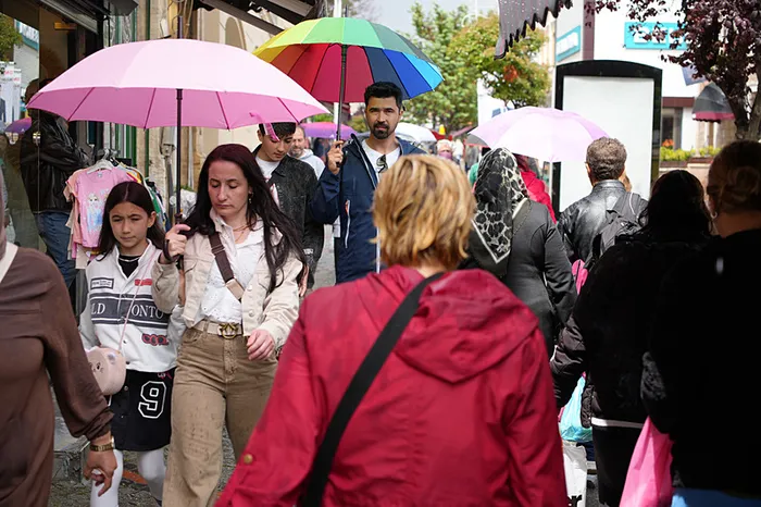 1715408004565.jpg İstanbul'da sağanak yağış alarmı! Meteoroloji'den 19 ile sarı kodlu uyarı! Hafta sonu dışarı çıkacaklar dikkat... - 2