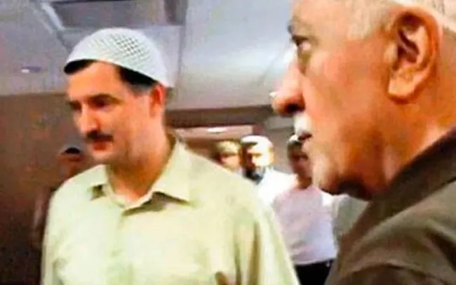 fetode-ust-yonetimi-karistiran-30-milyon-dolarlik-mektup-mektubu-okuyani-tekme-tokat-dovduler-1615815326378.jpeg FETÖ'de üst yönetimi karıştıran 30 milyon dolarlık mektup! Mektubu okuyanı tekme tokat dövdüler - 5
