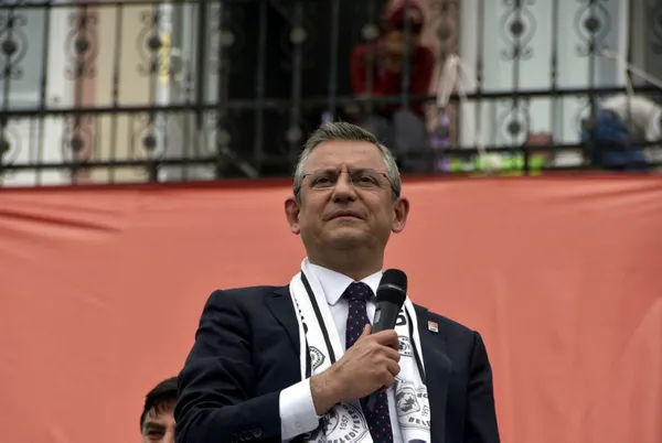 chp-lideri-ozgur-ozelin-ip-cambazligi-tepkiler-pes-pese-geldi-tipitip-ve-emanetci-arkadas-1711770799620.jpg CHP lideri Özgür Özel’in "İP" cambazlığı! Tepkiler peş peşe geldi: “Tipitip” ve “emanetçi arkadaş” - 5