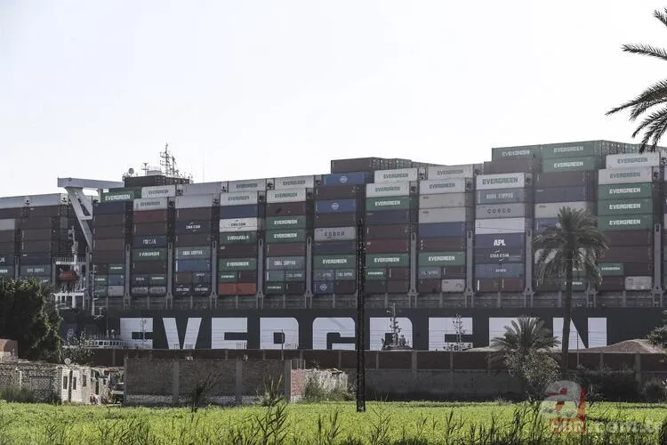 Süveyş Kanalı’nda sıkışan gemi için bugün büyük gün! İkinci skandal: Korsan alarmı 10